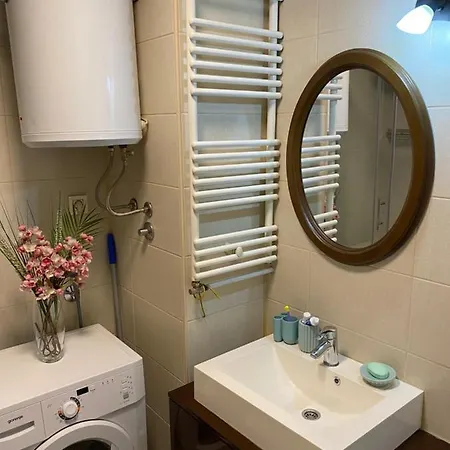 شقة Lovely And Cosy 1-bedroom *