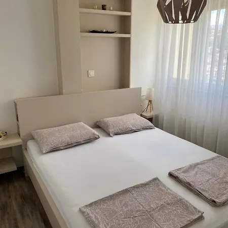 Apartment Lovely And Cosy 1-bedroom